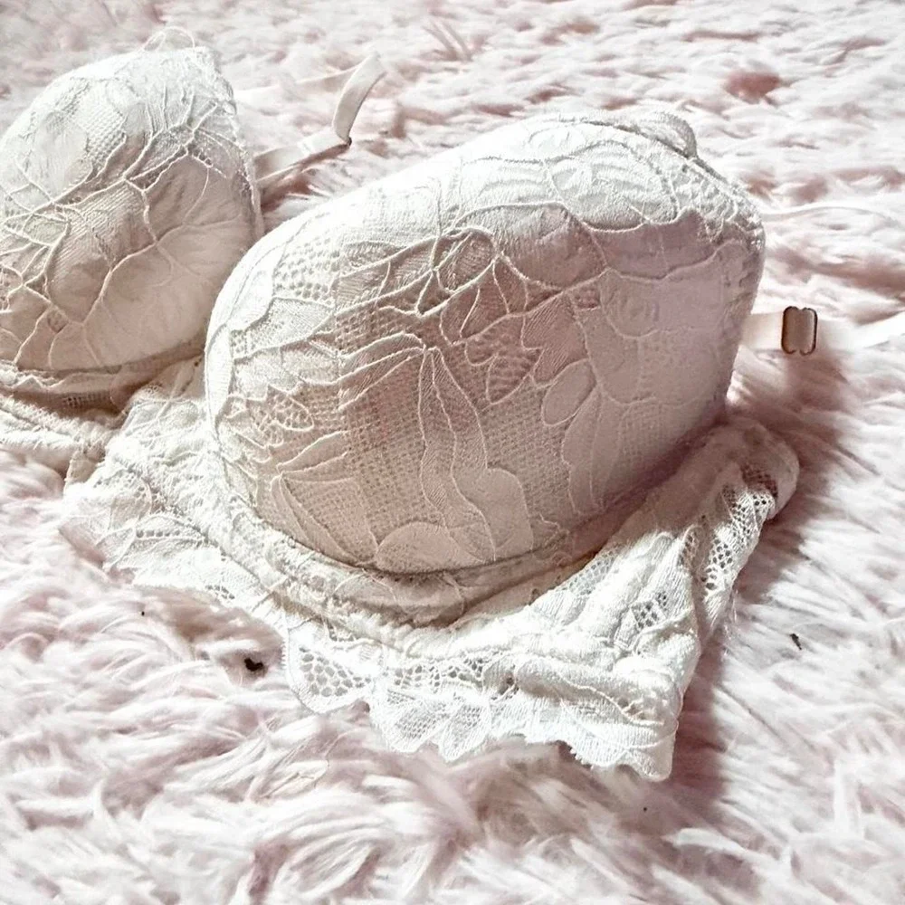 Marilyn Monroe White Lace Delicate Whimsical Lavender Padded Bra Womens 34C Soft